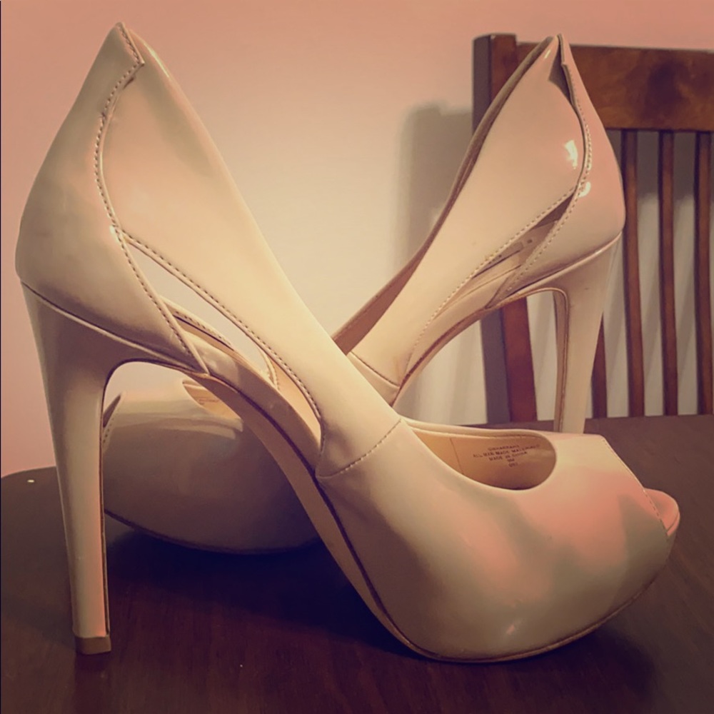 Nude Guess Pumps